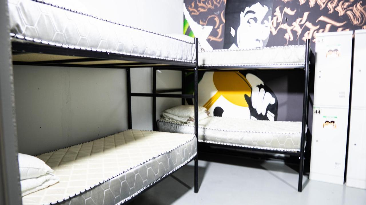 Fox Hostelアルマトイ エクステリア 写真
